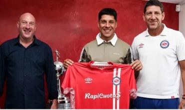 La hermana de Enzo Pérez salió a defenderlo y reavivó la polémica con los hinchas de Maipú