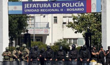 Santa Fe: los policías escupieron y agredieron al jefe de la fuerza en Rosario