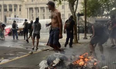Quiénes son los 15 prófugos por los disturbios en la marcha en el Congreso