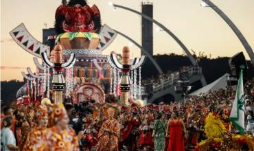 Carnavales de Río de Janeiro: pánico tras un accidente con una carroza que dejó tres heridos graves