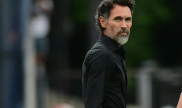 El palito de Eduardo Domínguez a la AFA por los piedrazos al micro de Estudiantes: "Se preocupan por el pasillo y no por la seguirdad"