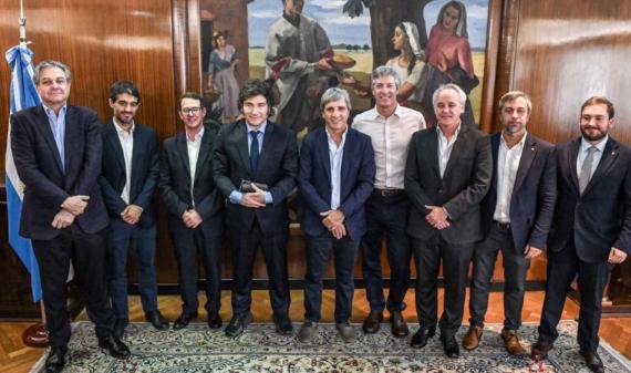 Mientras el Gobierno se concentra en las reservas y la inflación, los analistas alertan por la actividad