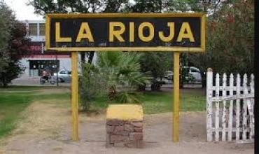 Motociclista cayó al río tras intentar cruzar 