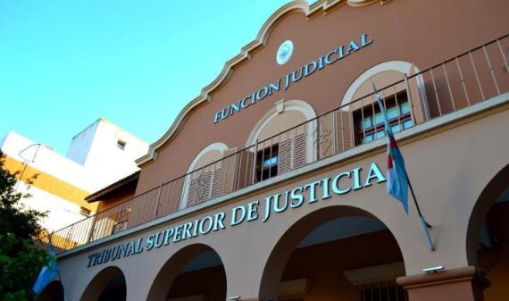 Apareció un arrepentido confesando que le pagaron para realizar pintadas en la casa de un juez. Apuntó contra Saine