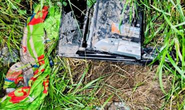 Hallaron televisores destruidos y una colcha abandonados en un descampado: serían robados