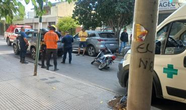 Motociclista herido tras chocar con una camioneta en calle La Madrid