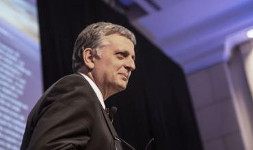 El presidente de YPF afirmó que “no va a haber cimbronazos” en el precio de los combustibles"