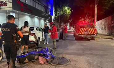 Motociclista sufrió traumatismo facial tras chocar con un automóvil