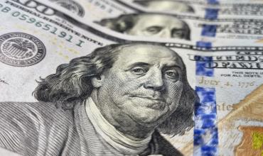 El dólar oficial se descomprime y vuelve a $1.400 en medio del conflicto en Irán