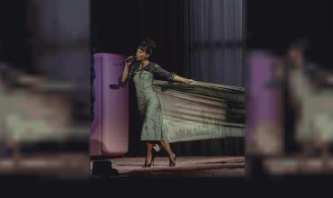 Lily Allen usó un vestido hecho con tickets de compras que su ex hizo para otras mujeres