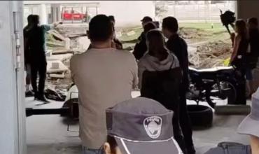 Derrumbe en Parque Patricios: los vecinos afectados retiraron sus pertenencias e insisten para volver a sus casas