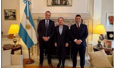 Manuel Adorni cumple agenda en Nueva York y se prepara para reunir a la mesa política el martes