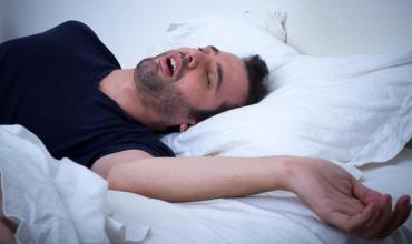 La señal que muchos ignoran al respirar y puede afectar el sueño