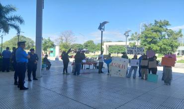 Aniversario del Hospital de la Madre y el Niño: familiares de Simón realizaron una protesta en el lugar
