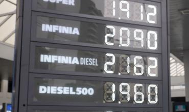 El Gobierno descarta una baja de impuestos a los combustibles, pese a los aumentos de 15% en la nafta y el gasoil