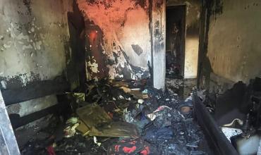 Incendio destruyó una vivienda en barrio Atahualpa Yupanqui