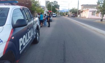 Motociclista colisionó con un peatón que se retiró del lugar