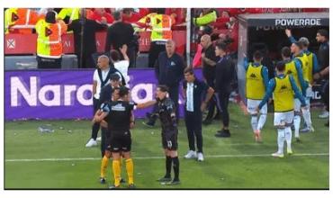 Escándalo en el clásico de Avellaneda: plateístas rompieron un alambrado y se cruzaron con los suplentes de Racing