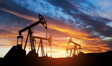 El petróleo sube y toca los US$116 el barril en la previa de que se cumpla el plazo del ultimátum de Trump a Irán