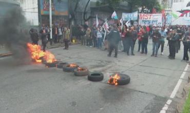 Piqueteros cortan los principales accesos a la Ciudad de Buenos Aires para reclamar planes sociales