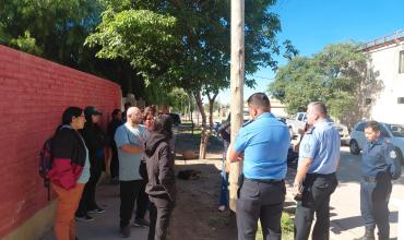 Padres del Colegio N°18 reclaman mayor seguridad: “Están ensañados con el colegio, vienen, roban y rompen”