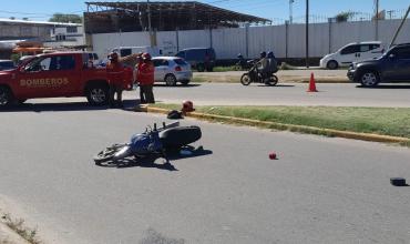 Dos mujeres heridas tras choque entre motos en calle Pamplona