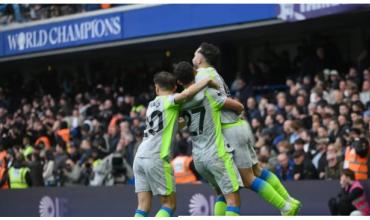 El Manchester City goleó 3-0 al Chelsea y empieza a meterle presión al Arsenal en la Premier League