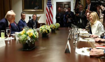 Tras el cruce con el Papa, Trump apunta ahora contra su “amiga” Meloni