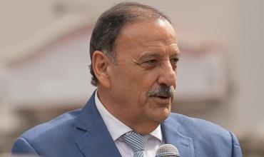 El  sueldo básico del gobernador Quintela  quedó fijado en $894.268 y el de sus ministros en $817.251