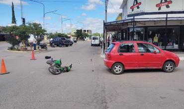 Choque entre auto y moto en Chepes dejó dos personas trasladadas al hospital 