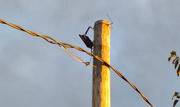 Robaron un reflector en una cancha de fútbol sobre avenida Bicentenario 