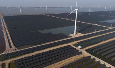 Una “máquina del tiempo” predice que la energía eólica y la solar cubrirán casi la mitad de la electricidad mundial en 2050