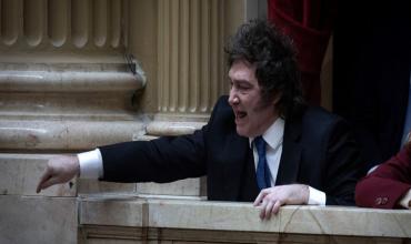 Milei volvió a embestir contra la prensa: “Los periodistas tienen que aprender a hacerse cargo de sus palabras”