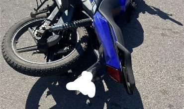 Motociclista sufrió una caída sobre avenida Benavídez y fue trasladado al hospital