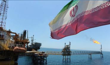 Irán redujo su producción de petróleo en 400.000 barriles por día