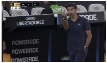 Insólito: Conmebol le abrió un expediente al DT de Palmeiras por un gesto obsceno al “Flaco” López