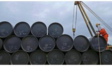 Crisis energética en Libia: la mayor refinería del país suspende operaciones por violentos enfrentamientos