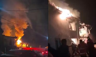 Una explosión provocó un terrible incendio en una casa en Santa Cruz: un bebé y dos jubilados murieron