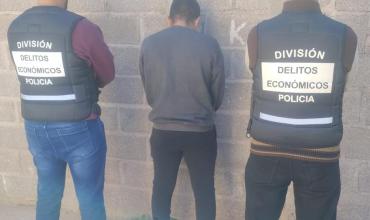 Dos detenidos y secuestro de celulares y tarjetas tras allanamientos por una causa de estafa