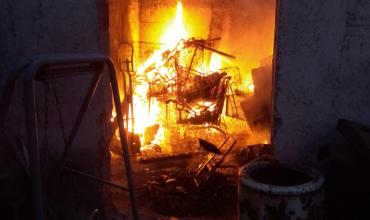 Incendio en un depósito del barrio 25 de Mayo Norte provocó daños materiales