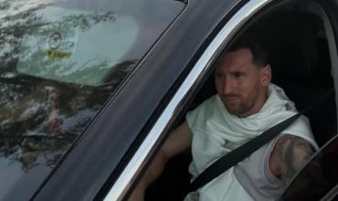 El insólito intercambio entre Messi y un fanático que revolucionó las redes por el gesto del jugador: “No anda esto”