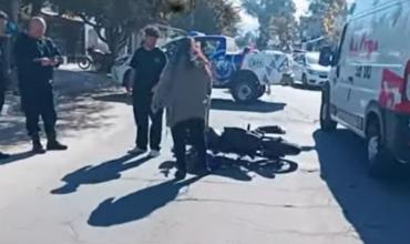 Automóvil protagonizó un choque con una moto, el conductor resultó herido y el automovilista se dio a la fuga