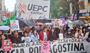 "A mi nieta la siguen matando", los abuelos de Agostina Vega en la marcha de Ni Una Menos en Córdoba