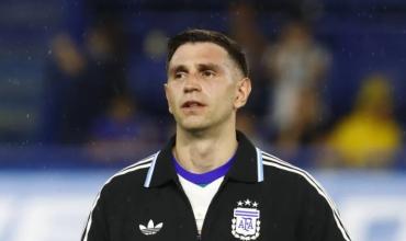 Juventus y Aston Villa negocian por Dibu Matínez
