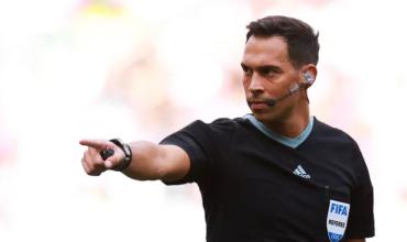 Facundo Tello, a un partido inaugural del Mundial: dirigirá el duelo entre Canadá y Bosnia y Herzegovina
