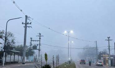 La intensa niebla reduce la visibilidad y piden extremar precauciones al conducir