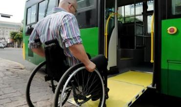 El Gobierno anunció que las personas con discapacidad podrán viajar en trenes y colectivos sin certificado
