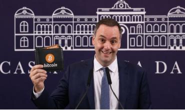 La fortuna cripto de Adorni: cuánto valen hoy sus Bitcoin y qué sueldo hace falta para comprarlos