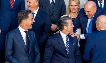 Estados Unidos reta a Europa por tacaña y la OTAN escoge mostrarse "feliz" por ello
