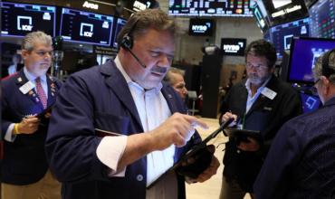 Cayeron las acciones argentinas en Wall Street y el riesgo país superó los 430 puntos
